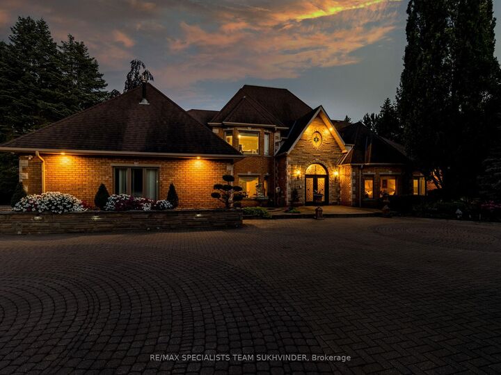 Property Photo: 12 Edgeforest Drive ON L6P 0E1