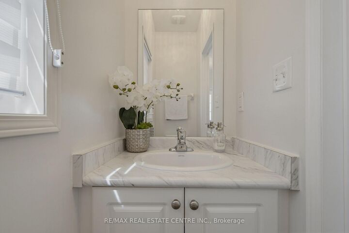 Property Photo: 16 Gulfbrook Circle ON L6Z 0G4