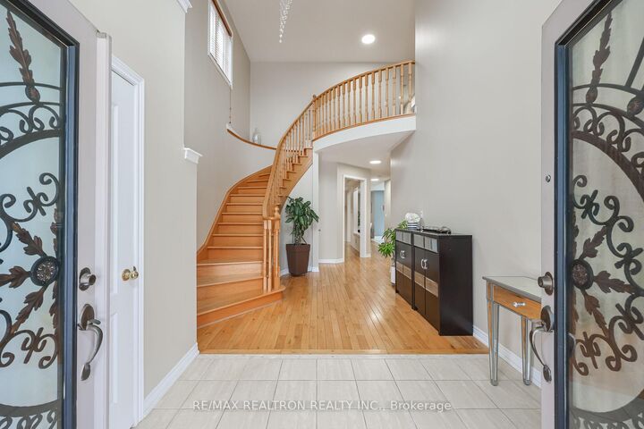 Property Photo: 16 McKenzie Way ON L3Z 0K1