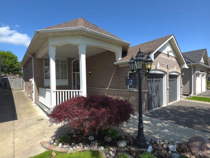 Property Photo: 7 Fletchers Creek Boulevard ON L6X 4R7