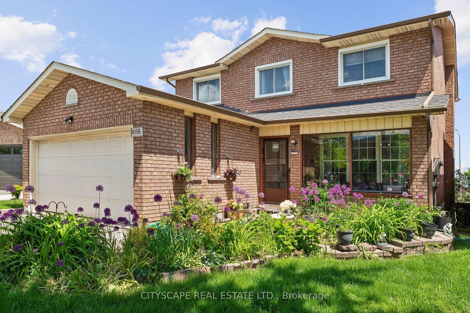 Property Photo: 4356 Wakefield Crescent ON L5C 4N2