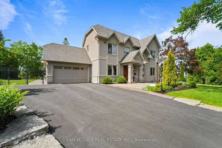 Property Photo:  2411 Thorn Lodge Drive  ON L5K 1K8 