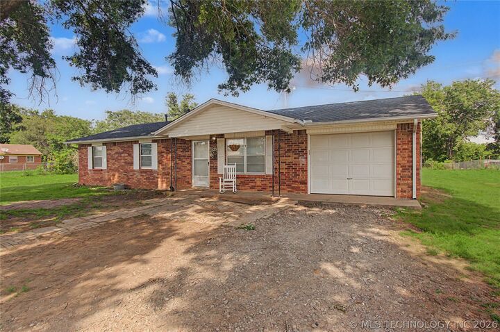 Property Photo:  102963 N Center Street  OK 74426 