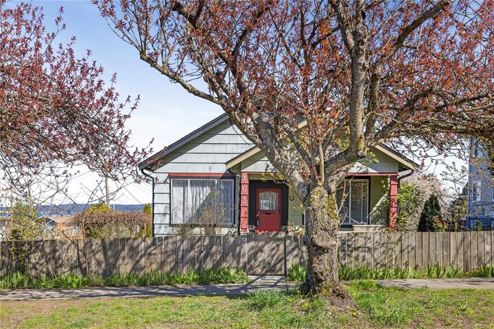 Property Photo: 103 Haliburton St BC V9R 4V9