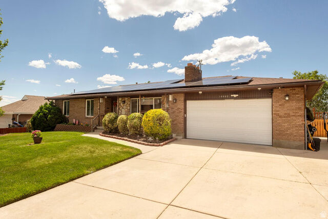 Property Photo: 10032 S Blossom Dr UT 84092
