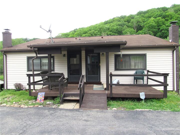 Property Photo: 105 Ecker Ln PA 15024
