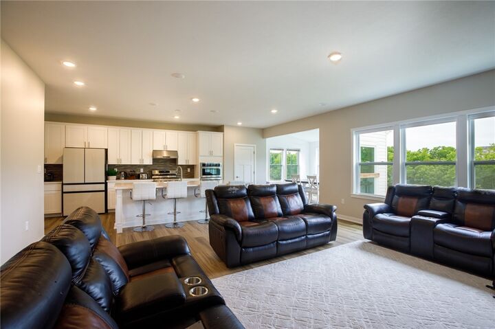 Property Photo:  109 Mesa Dr  PA 15108 