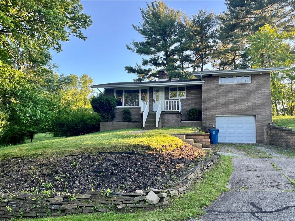 Property Photo: 101 Hibiscus Drive PA 15145