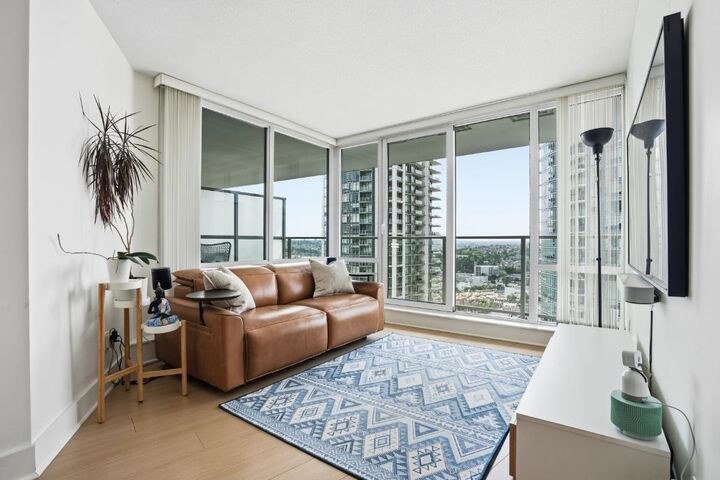 Photo de la propriété: 4189 Halifax Street 3006 BC V5C 0H9