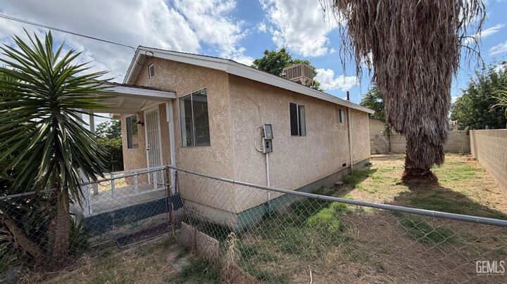 Property Photo:  113 Harris Drive  CA 93308 