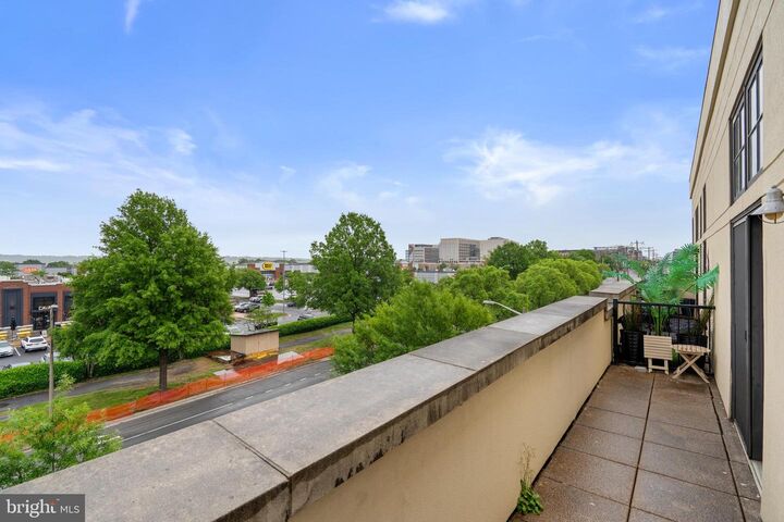 Property Photo: 181 E Reed Avenue 412 VA 22305