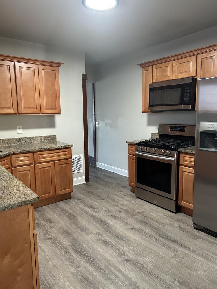 Property Photo:  2406 Birch Street  PA 18042 