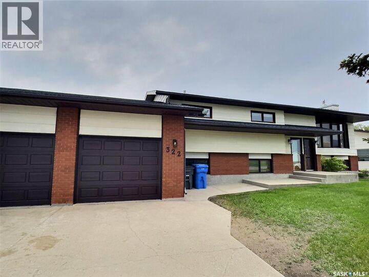 Property Photo:  322 Spruce Drive  SK S4A 2G1 