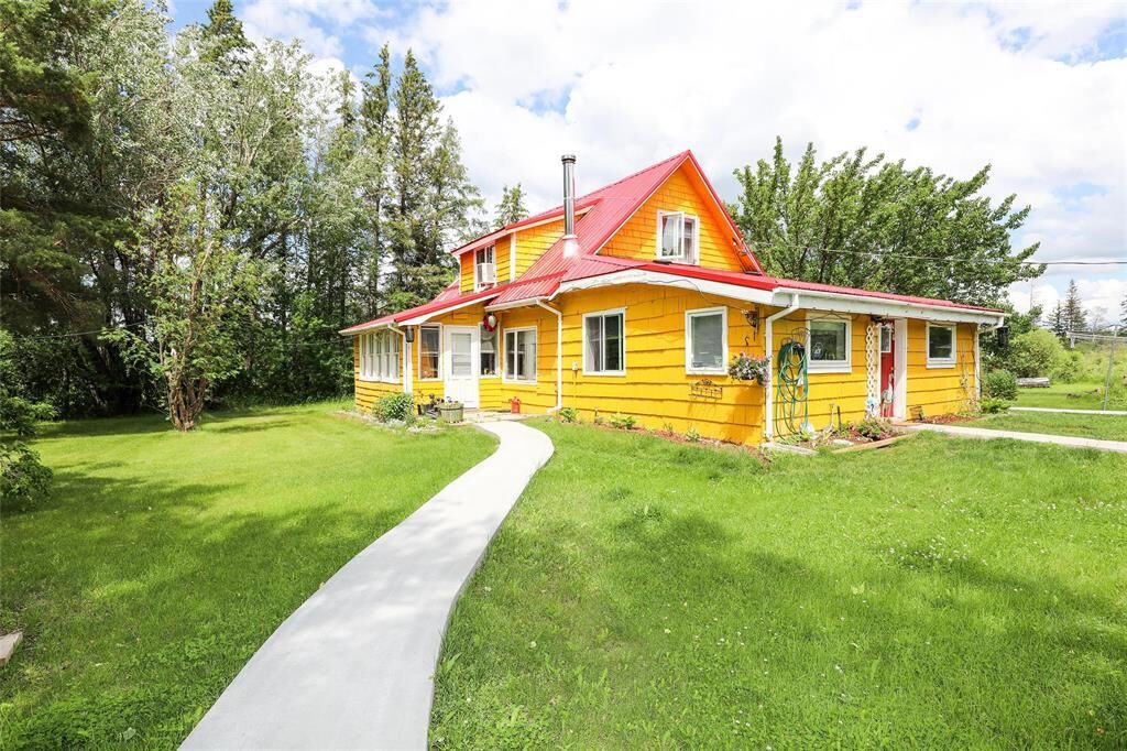Property Photo:  41011 East Braintree Road  MB R0E 0L0 