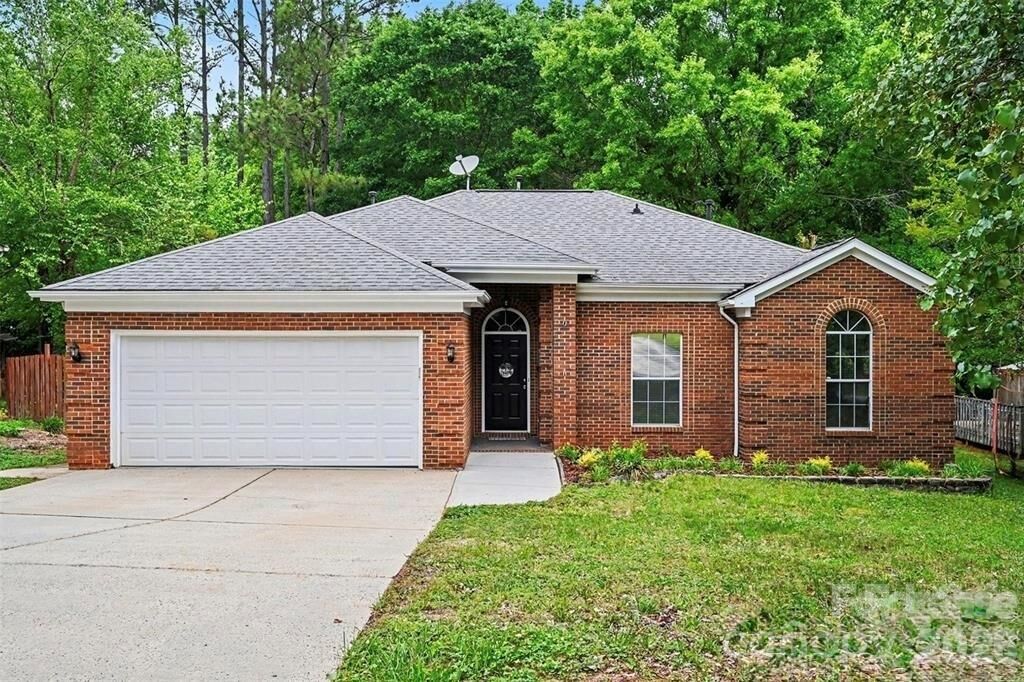 Property Photo:  13505 Gatestone Lane  NC 28134 