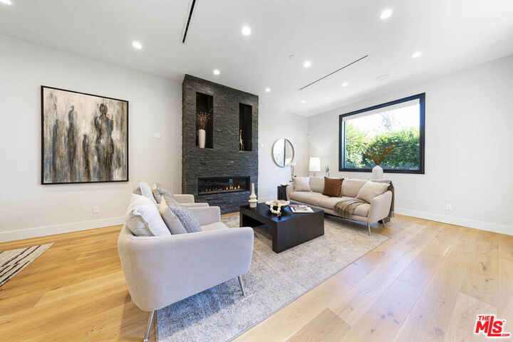 Property Photo:  123 S Kilkea Dr  CA 90048 