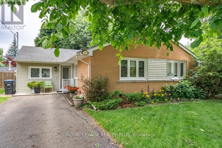Property Photo:  27 Sora Drive  ON L5M 1B3 