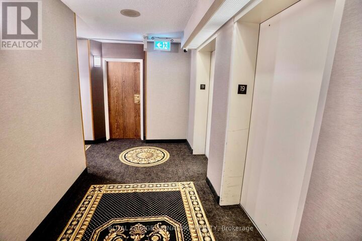 Property Photo: 550 Webb Drive 1905 ON L5B 3Y4