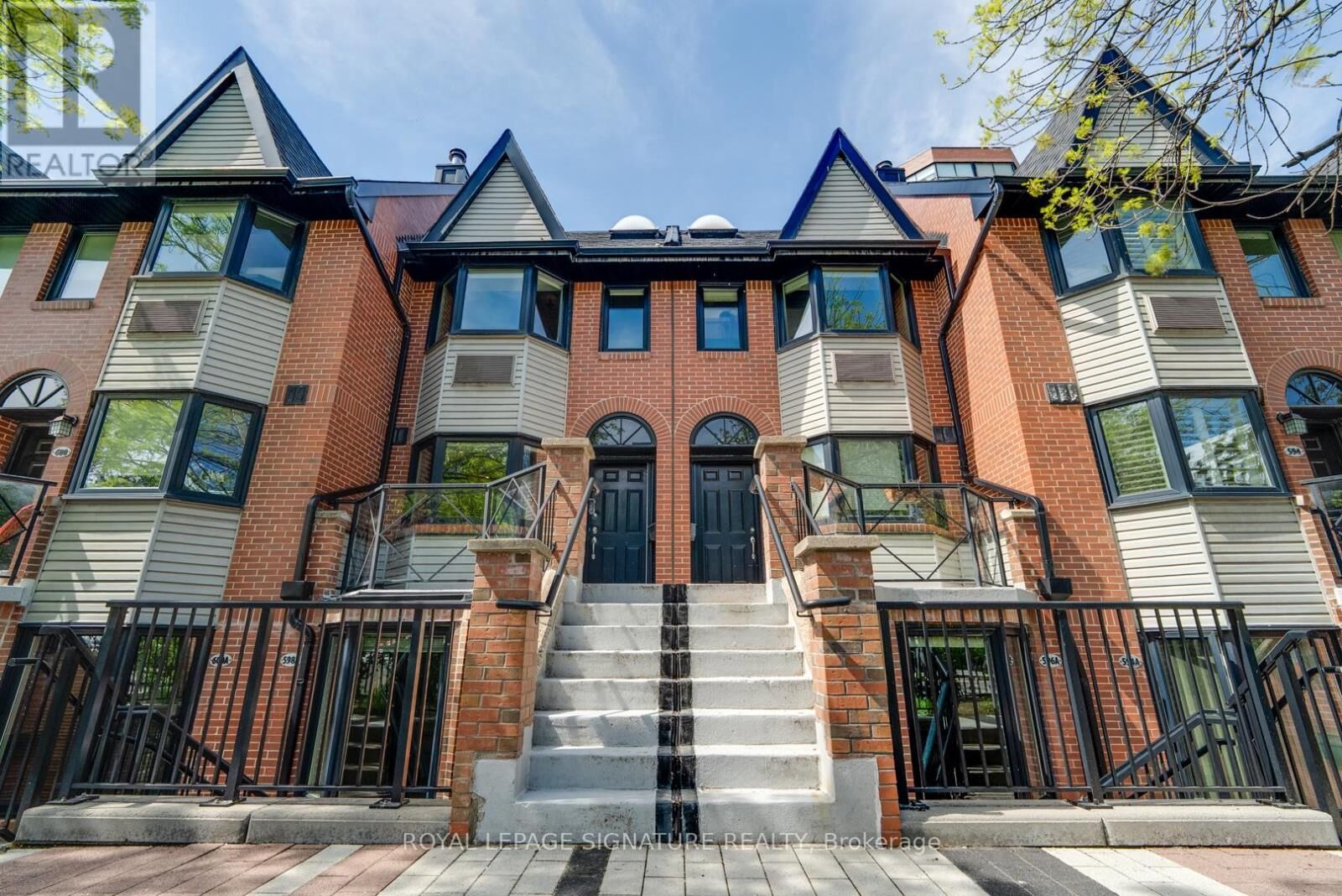 Property Photo:  598 Wellington Street West  ON M5V 2X5 