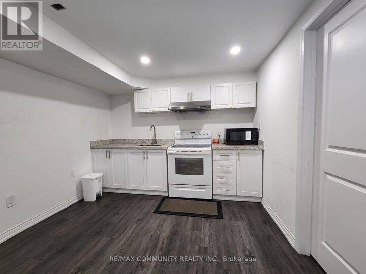 Property Photo:  7 Wolverine Way  ON M1B 6E4 