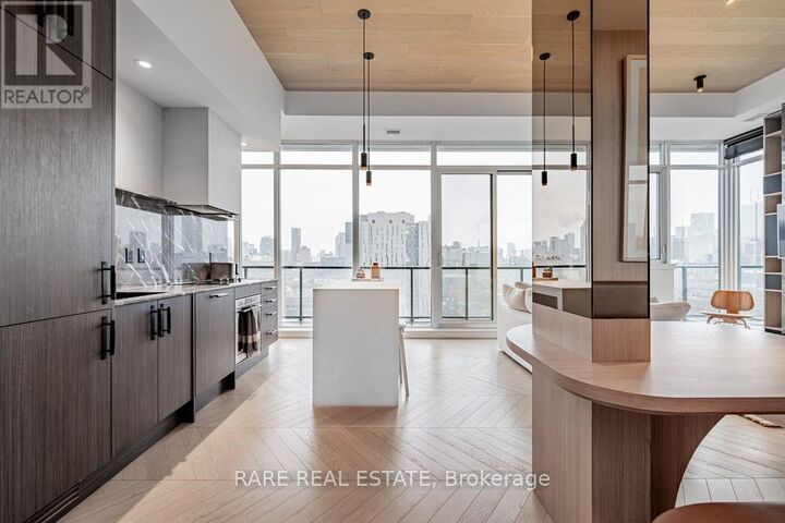 Property Photo:  297 College Street Ph5  ON M5T 0C2 