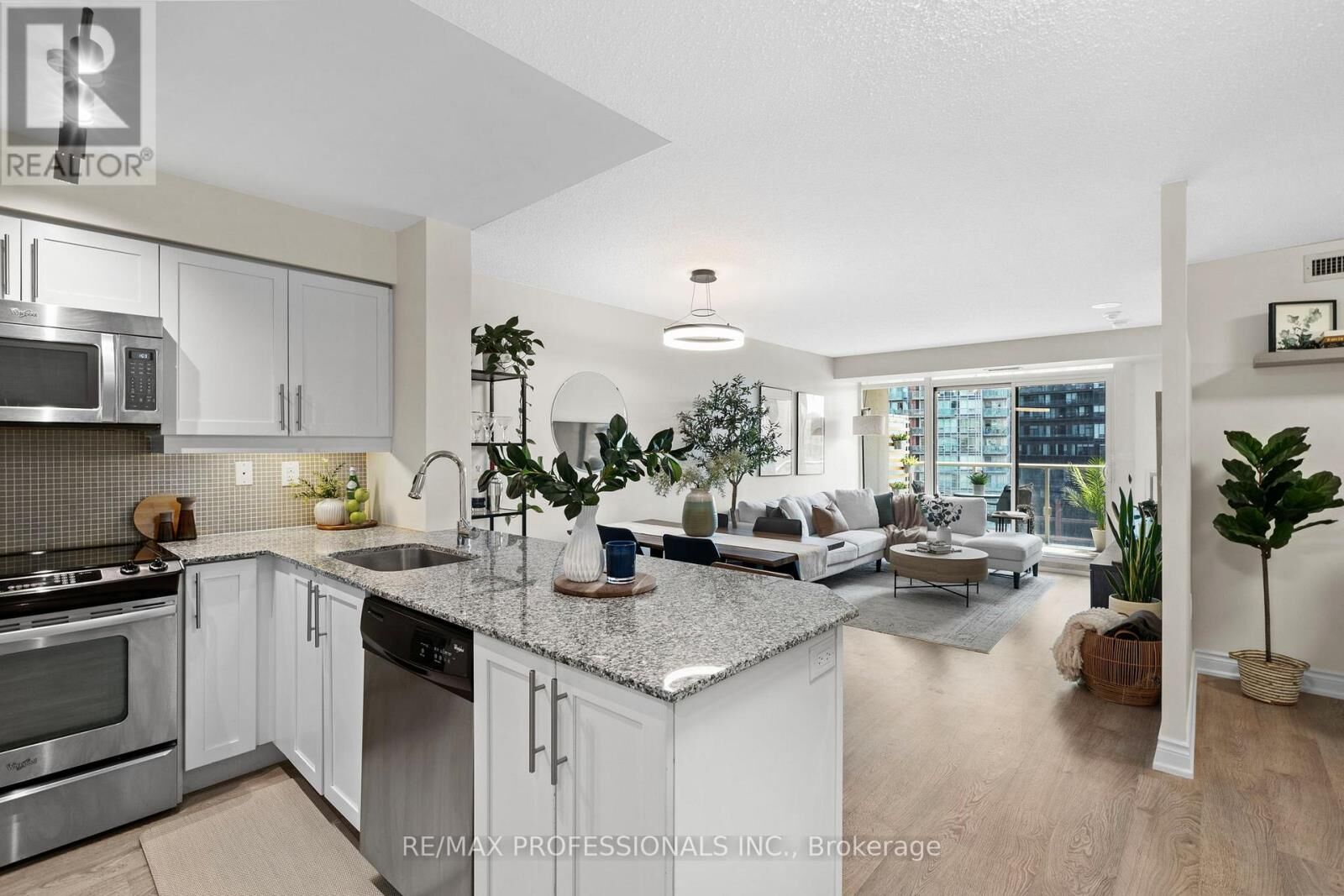 Property Photo: 125 Western Battery Road 909 ON M6K 3R8
