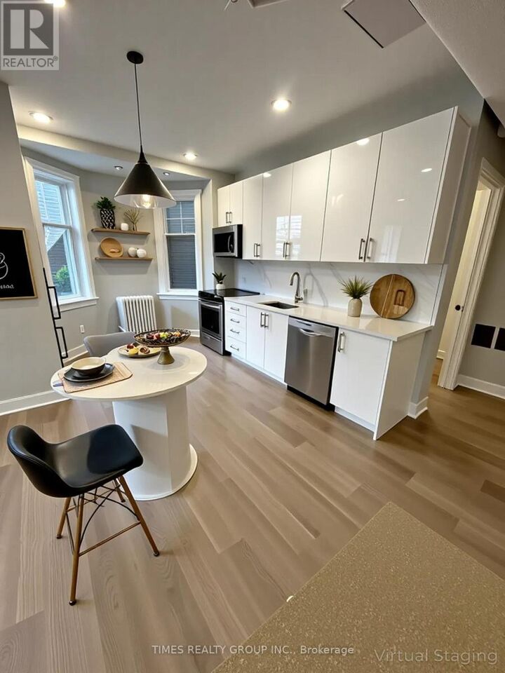 Property Photo:  592 Church Street 10  ON M4Y 2E5 