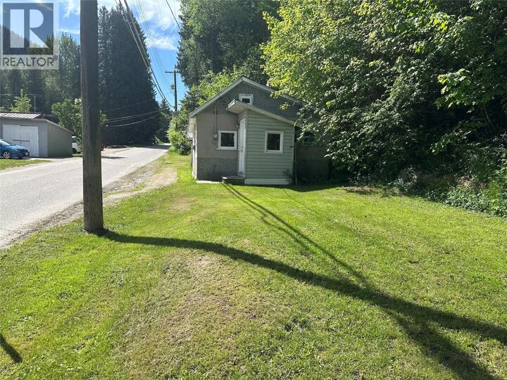 Property Photo: 2404 Perrier Road BC V1L 6Y9