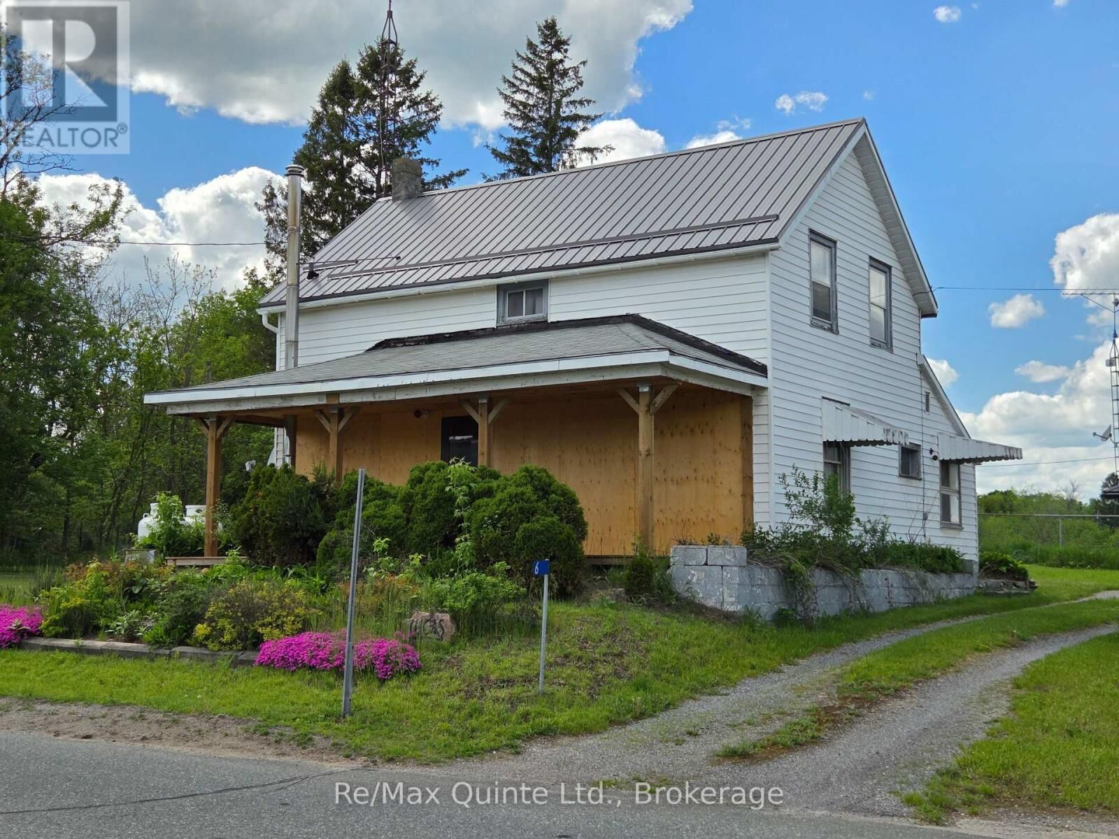 Property Photo: 6 West Thomas Street ON K0K 3H0