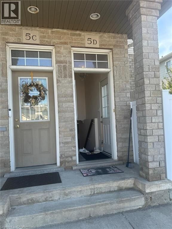 Property Photo:  5 Westmeadow Drive  ON N2N 0A1 