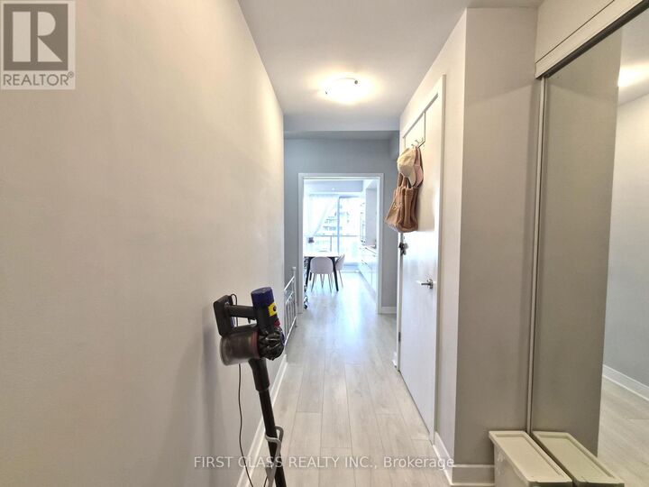 Property Photo:  2221 Yonge Street 1501  ON M4S 0B8 