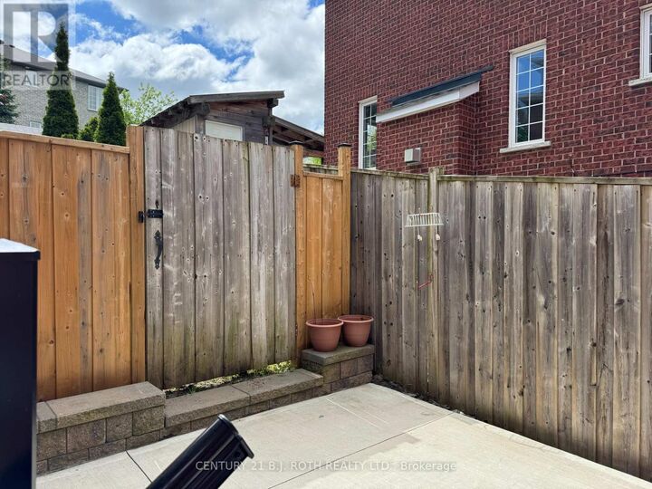 Property Photo:  4 Pinecliff Crescent Bsmt  ON L4N 5V3 