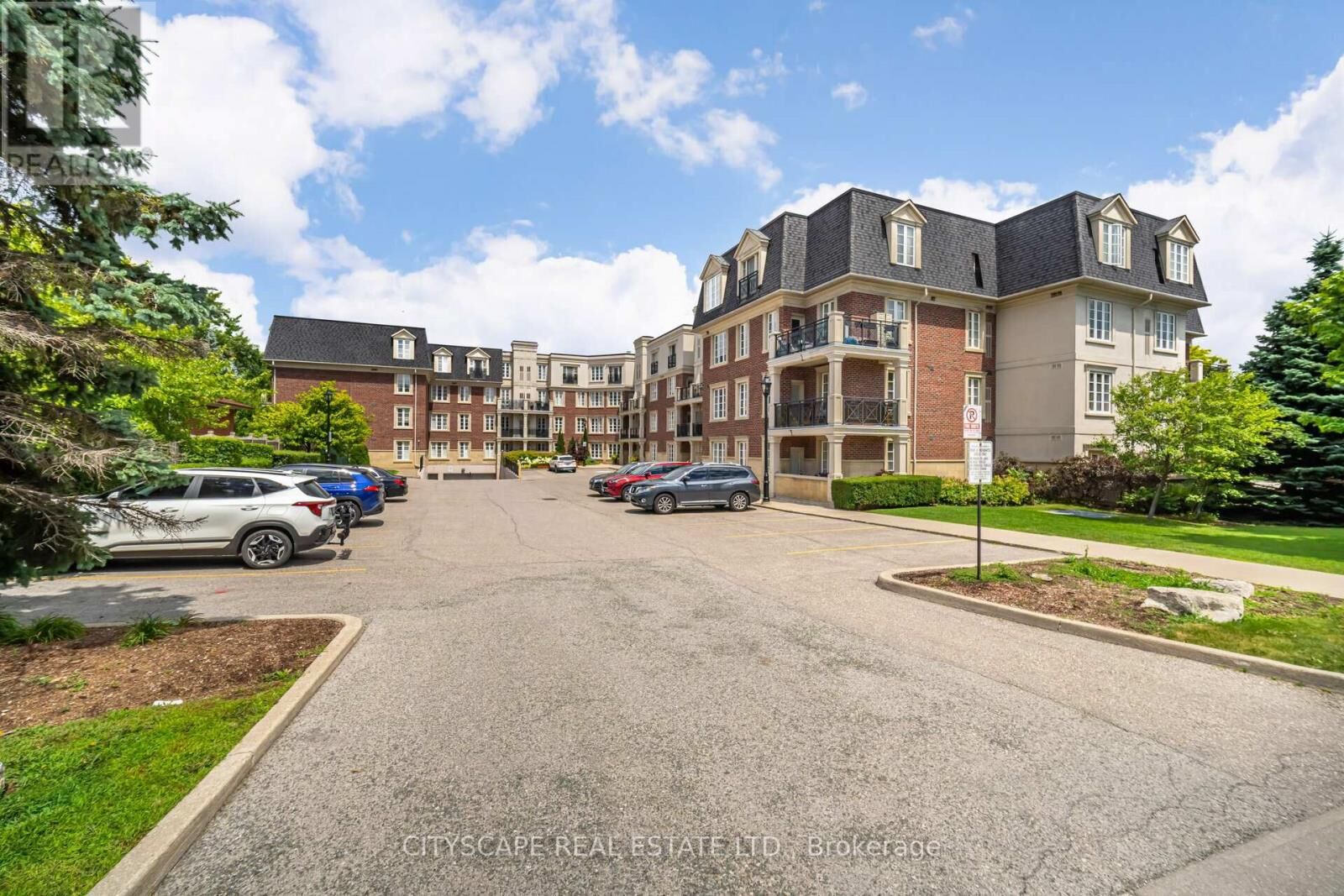 Property Photo: 3351 Cawthra Road 321 ON L5A 4N5