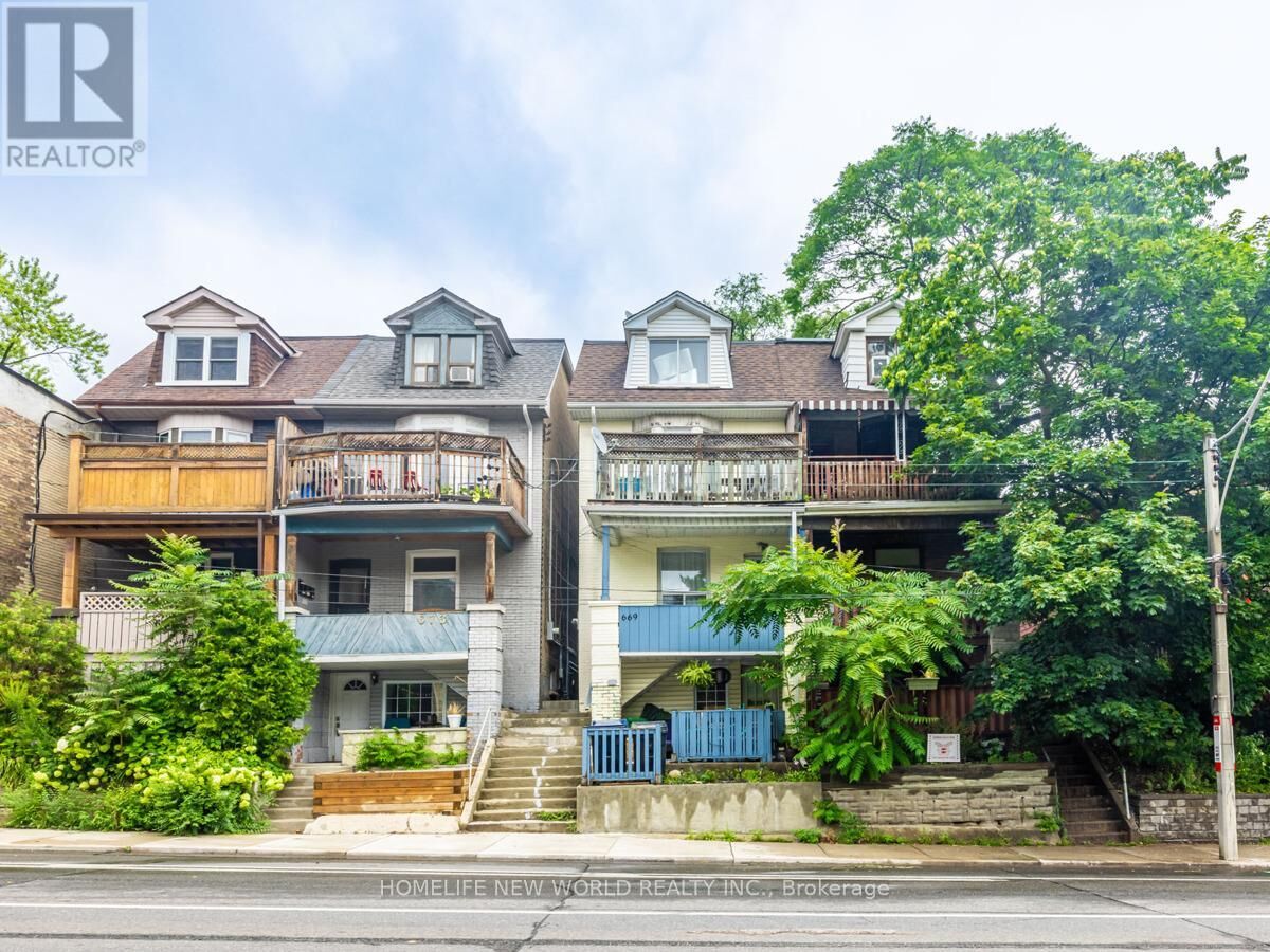 Property Photo:  669 Woodbine Avenue Lower  ON M4E 2J3 