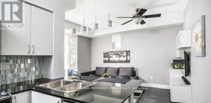 Property Photo:  370 Wallace Avenue 802  ON M6P 3P2 