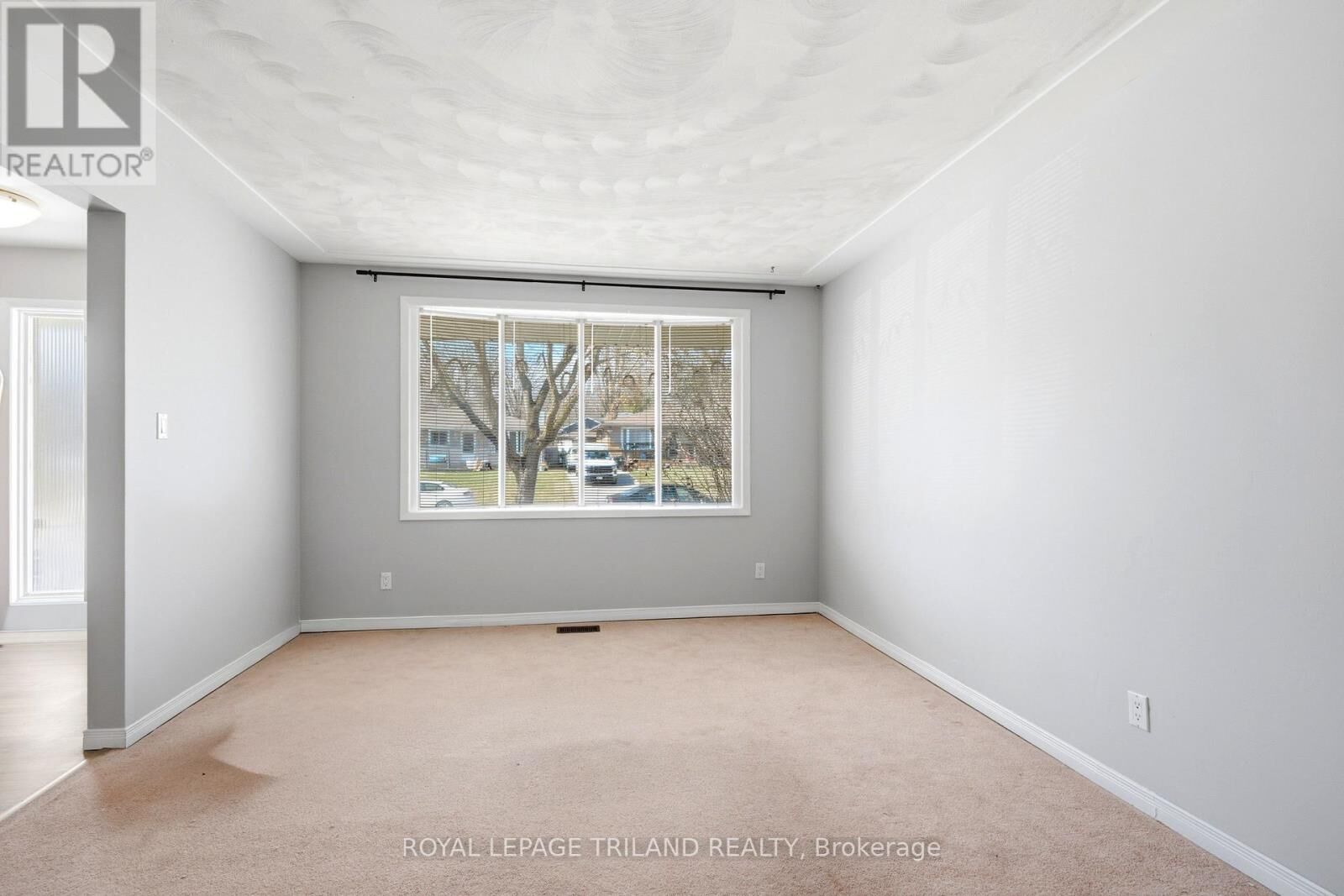 Property Photo: 195B Cedarvale Crescent A ON N2L 4T3