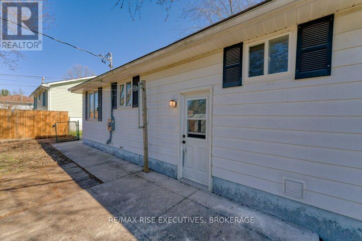 Property Photo:  795 Aylmer Crescent 2  ON K7M 6E5 