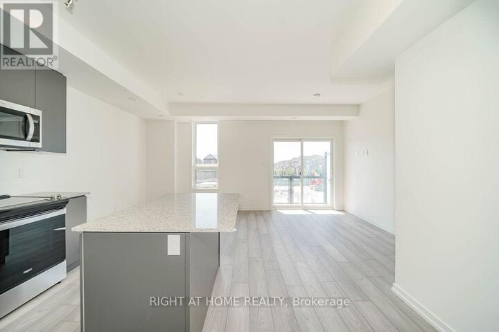 Property Photo:  11 Lytham Green Circle 11  ON L3Y 0H3 
