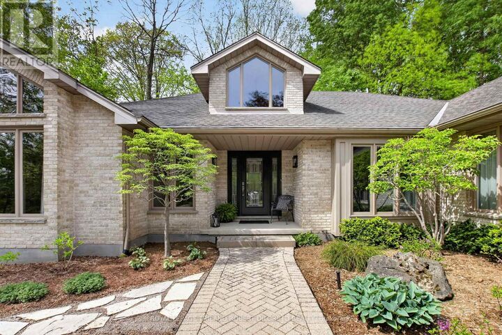 Property Photo: 83 Conifer Place ON N6K 4B3