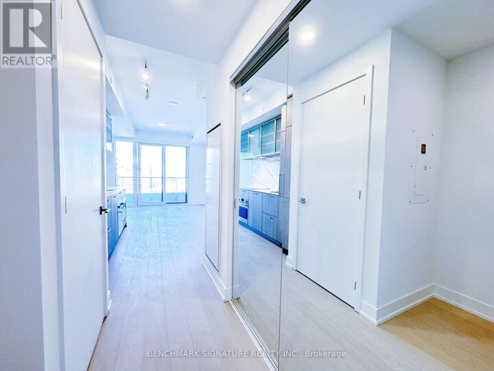 Property Photo: 36 Olive Avenue 2005 ON M2N 0M4