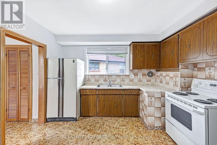Property Photo:  79 Combermere Drive  ON M3A 2W4 