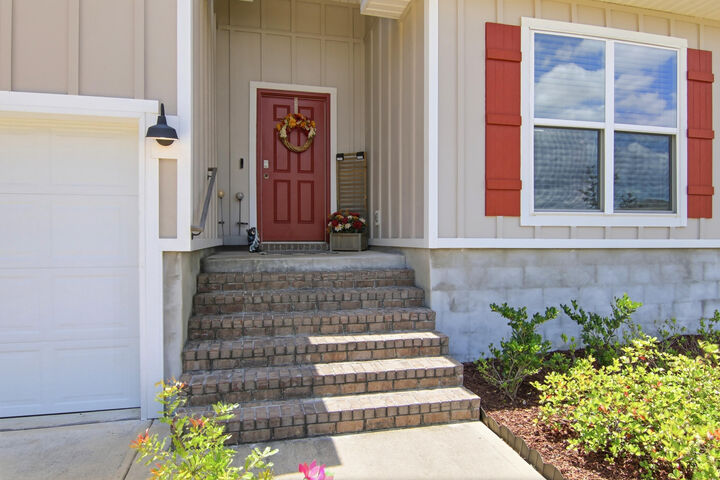 Property Photo: 708 Quintana Street FL 32539