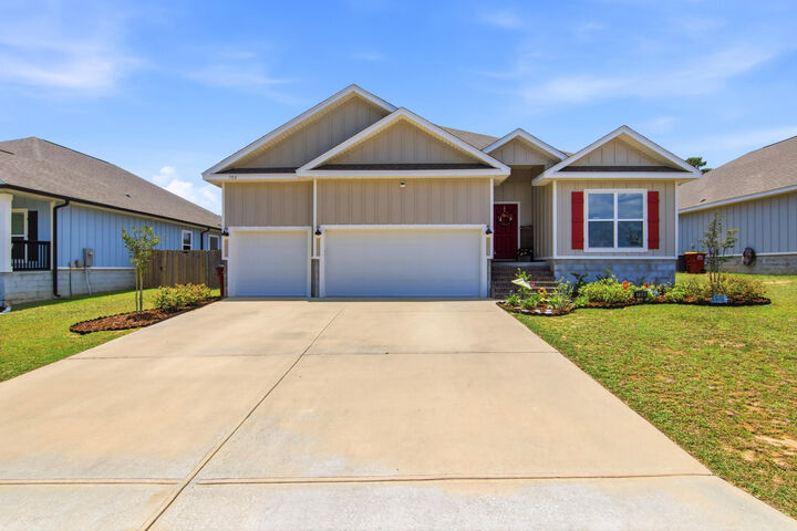 Property Photo:  708 Quintana Street  FL 32539 