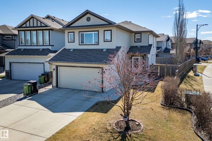 1939 118 Street SW — photo 1