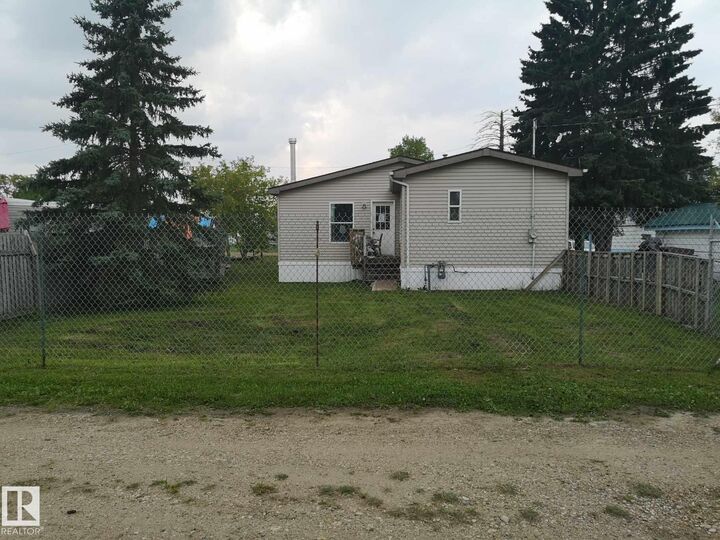 5273 50 Street — photo 1