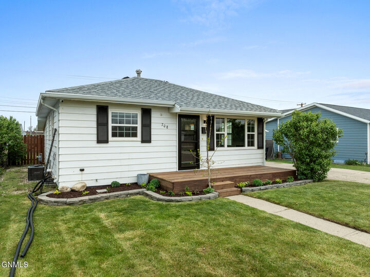 Property Photo:  708 18th Street W  ND 58801 