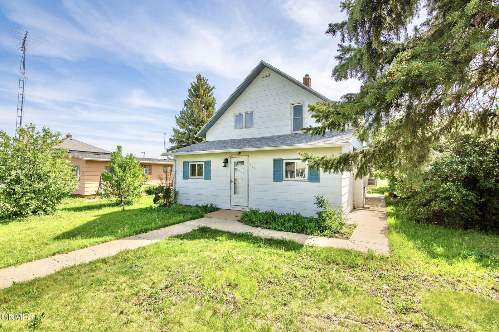 Property Photo: 307 Dakota Avenue ND 58646