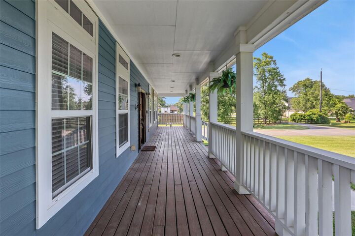 Property Photo: 1510 Magnolia Bend W TX 77523