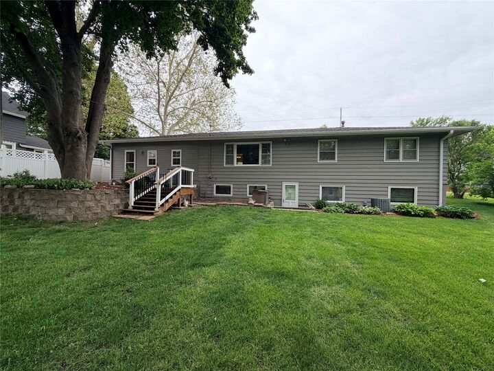 Property Photo:  115 Mathews Drive  IA 50105 