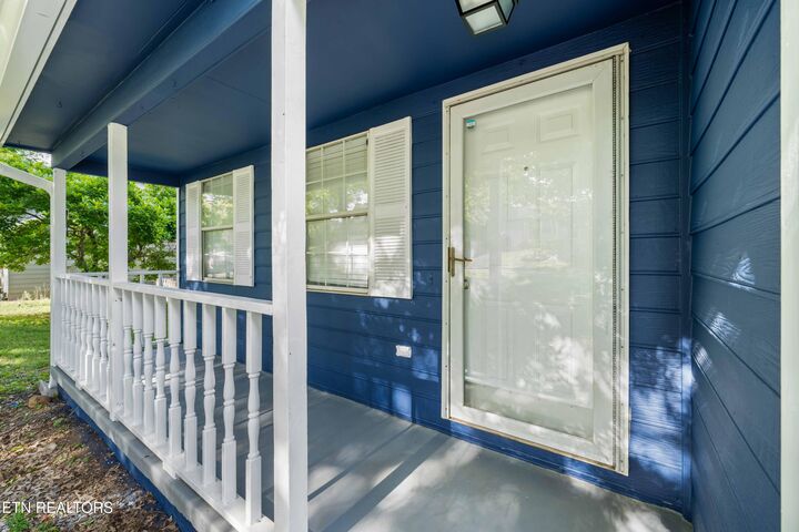 Property Photo:  2004 Hyde Park Lane  TN 37921 